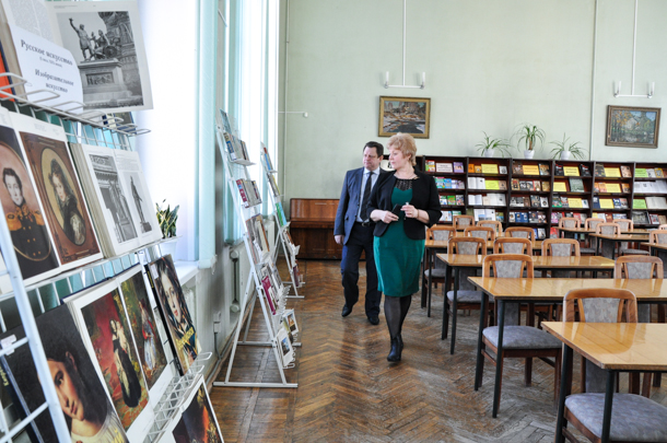 В Смоленской областной универсальной библиотеке проходят выставки, посвященные Году культуры и преподобному Сергию Радонежскому