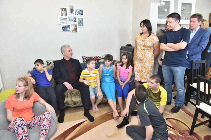Число детей-сирот в Москве уменьшилось на 20 процентов