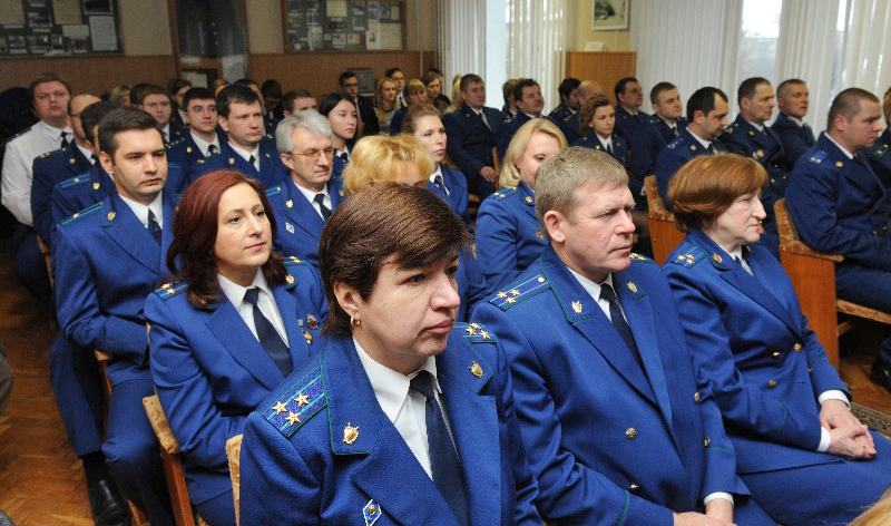 Губернатор Смоленской области поздравил работников прокуратуры с профессиональным праздником