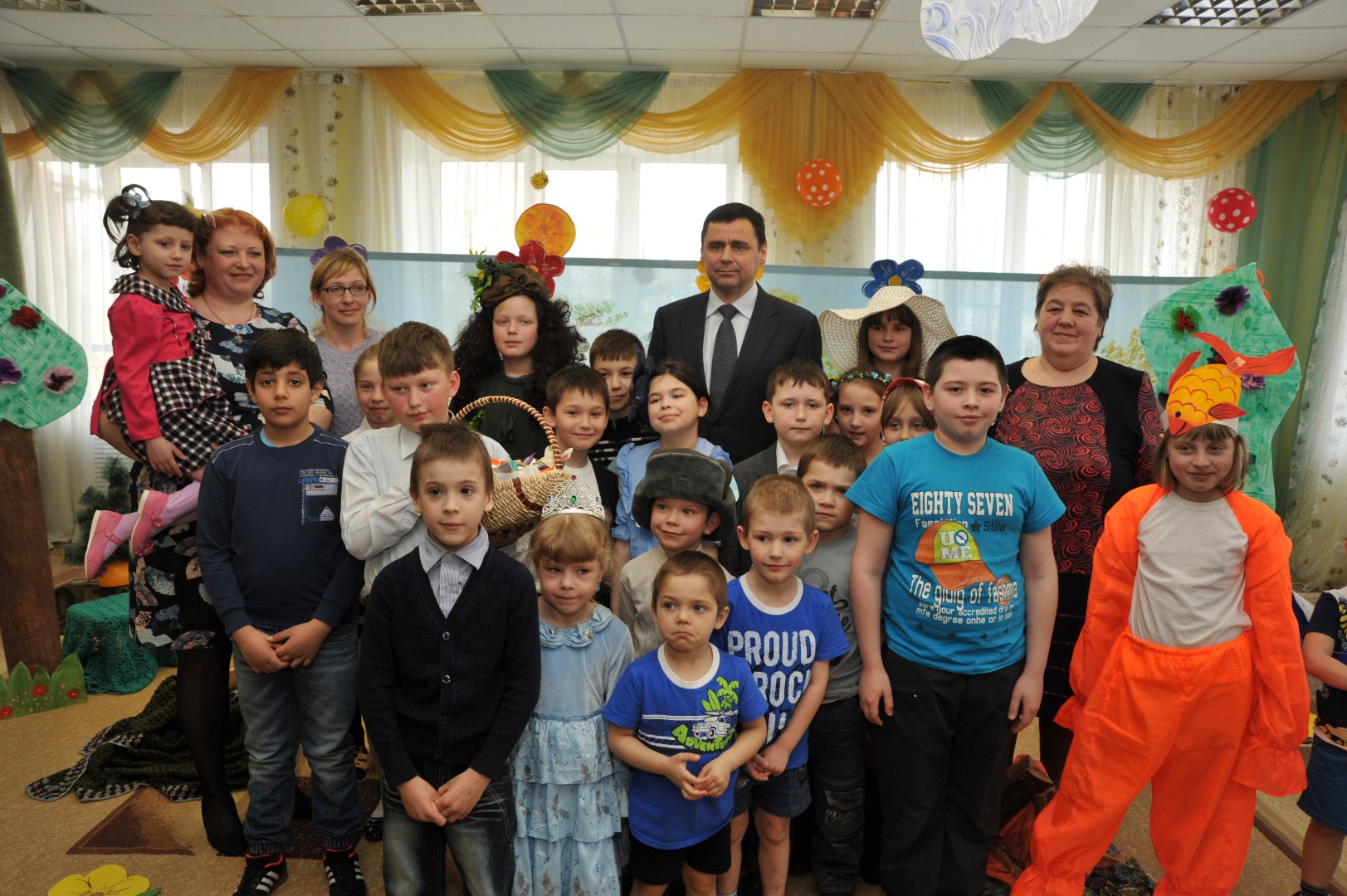 Дмитрий Миронов познакомился с коллективом и воспитанниками большесельского реабилитационного центра для несовершеннолетних