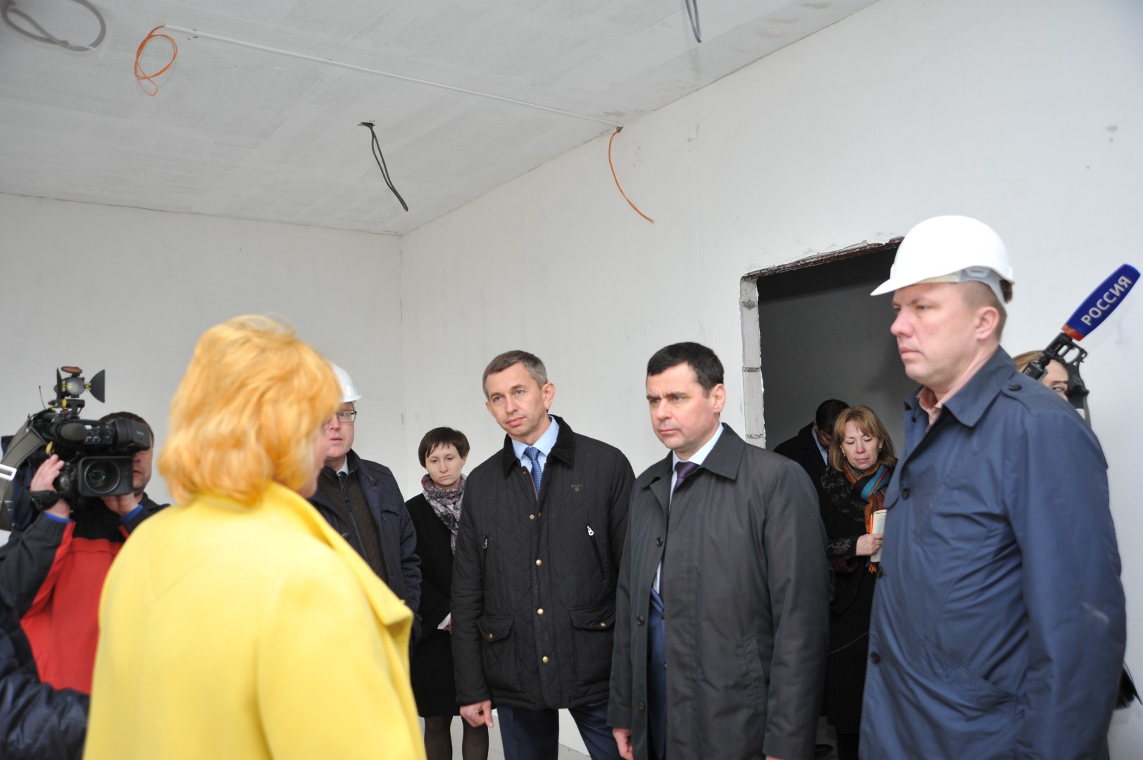 Дмитрий Миронов проинспектировал строительство здания средней школы в Туношне