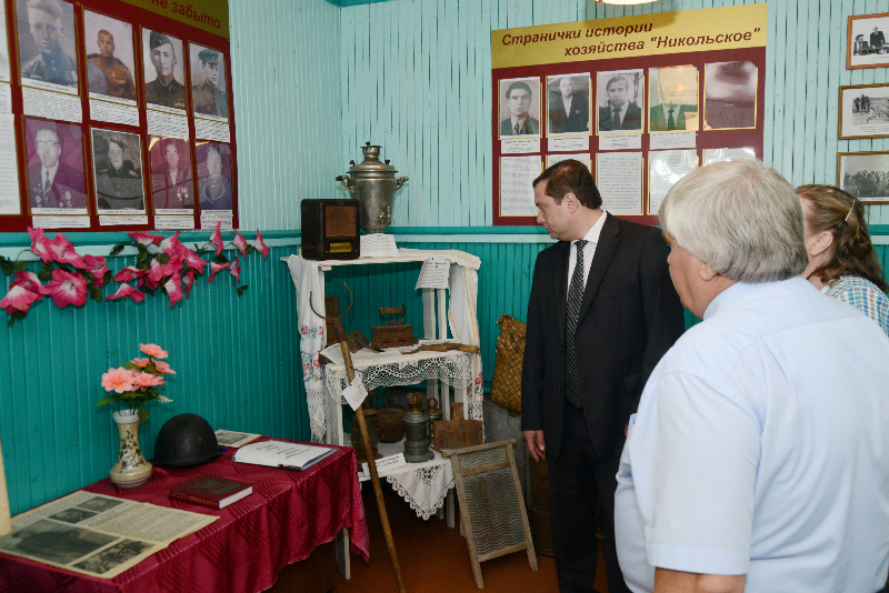 Губернатор Алексей Островский ознакомился с работой социальных объектов в Никольском сельском поселении