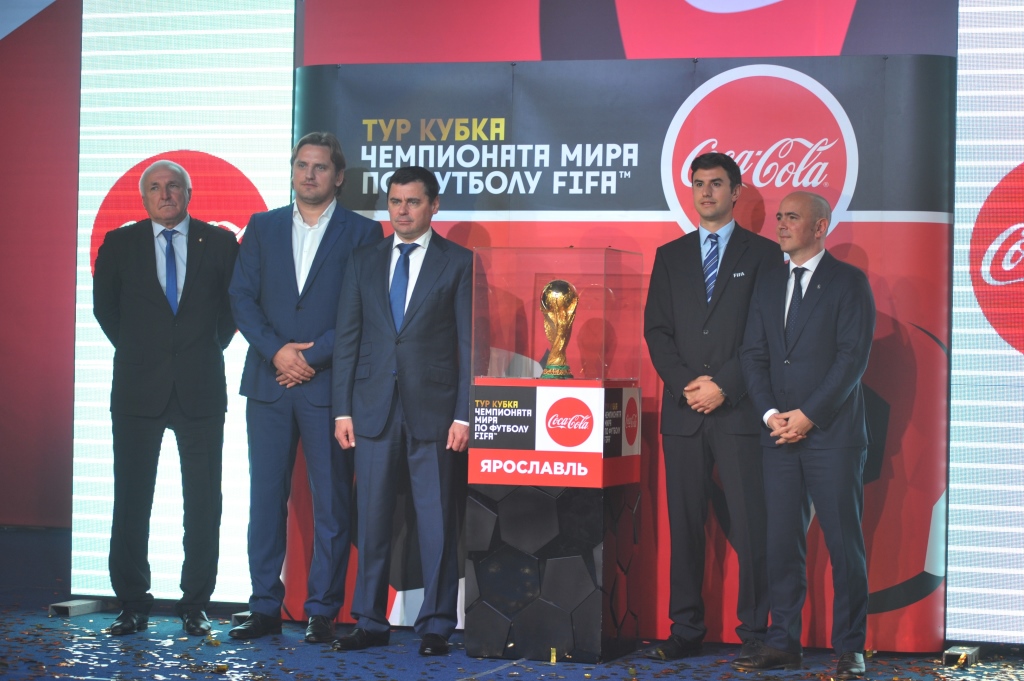 В Ярославль прибыл Кубок Чемпионата мира по футболу FIFA