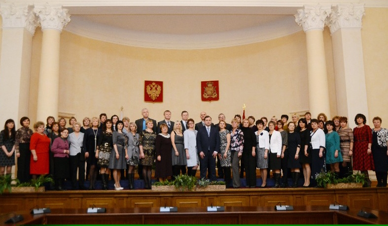 Губернатор Смоленской области наградил лучших медицинских работников