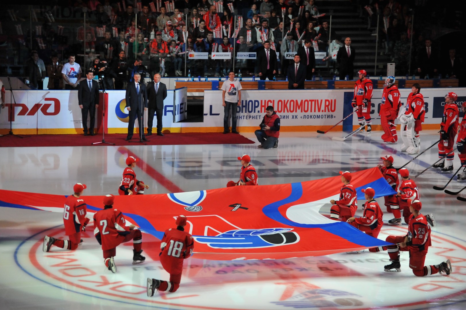 Дмитрий Миронов принял участие в открытии нового хоккейного сезона в Ярославле
