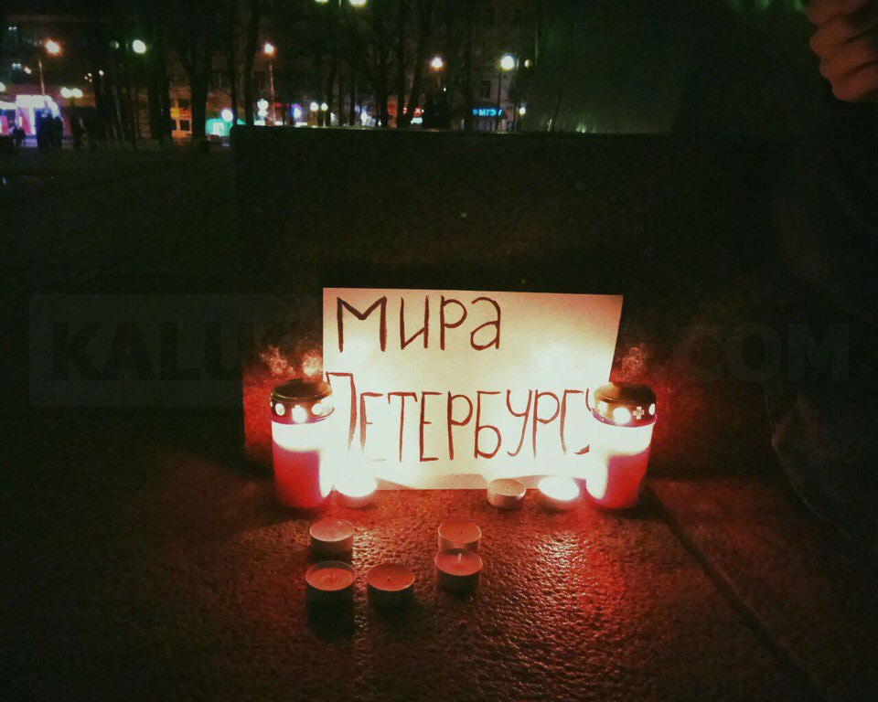 Свечу памяти по погибшим в Санкт-петербургском метро установили в Калуге