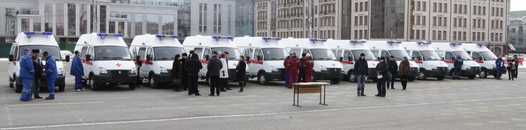 Губернатор Тульской области вручил медикам ключи от 11 машин скорой медицинской помощи