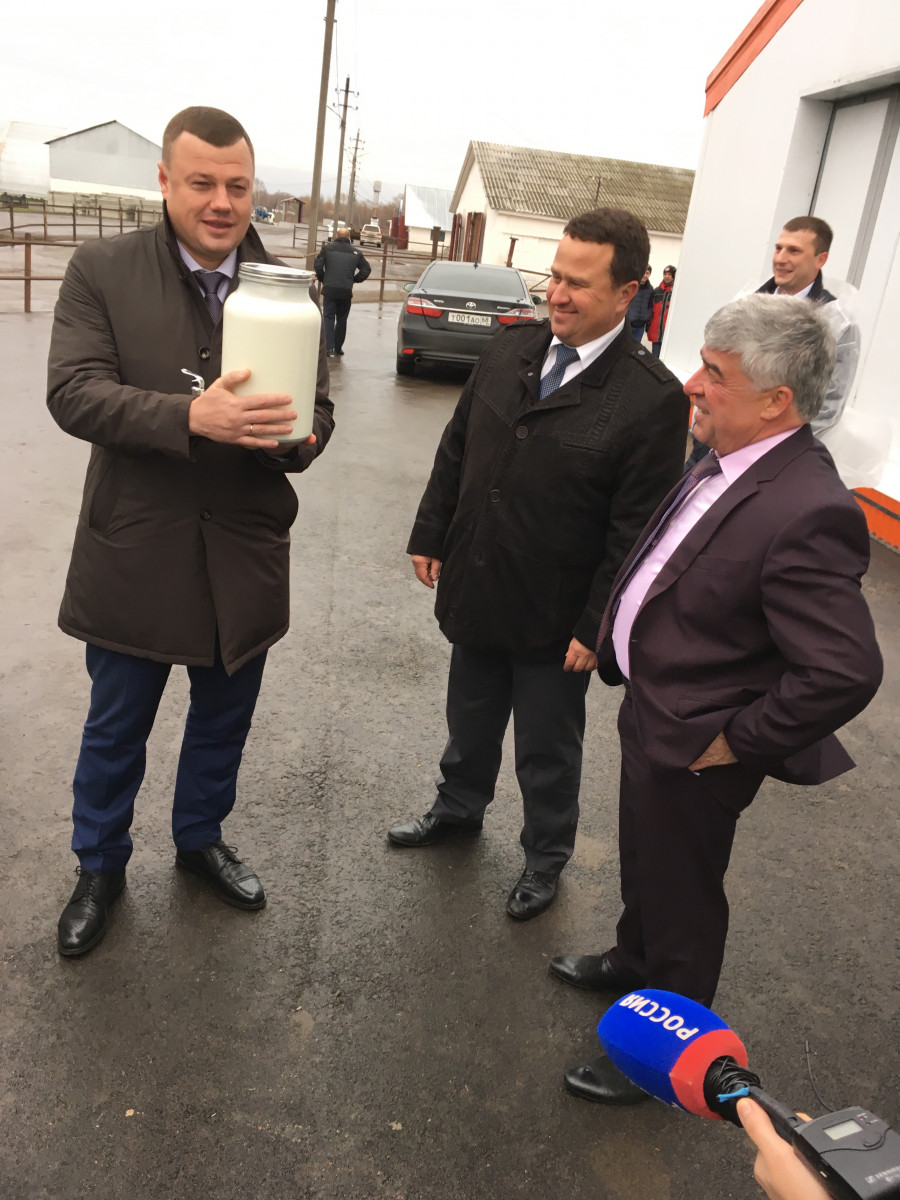Губернатор Александр Никитин открыл роботизированную ферму в Никифоровском районе