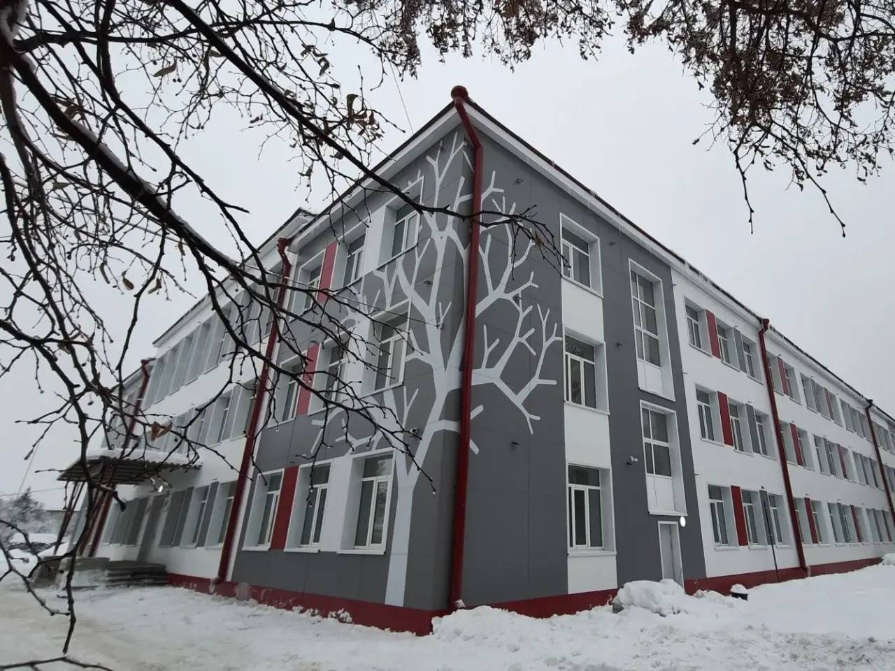 Тамбов, улица Мичуринская, 93. Корпус школы № 24 после капремонта. Фото: тг-канал главы администрации Тамбова М.Косенкова