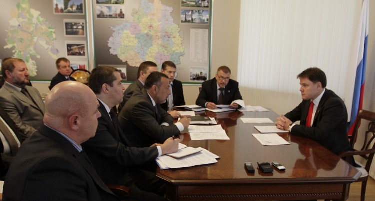 Владимир Груздев провел рабочее совещание по ремонту дорог в регионе