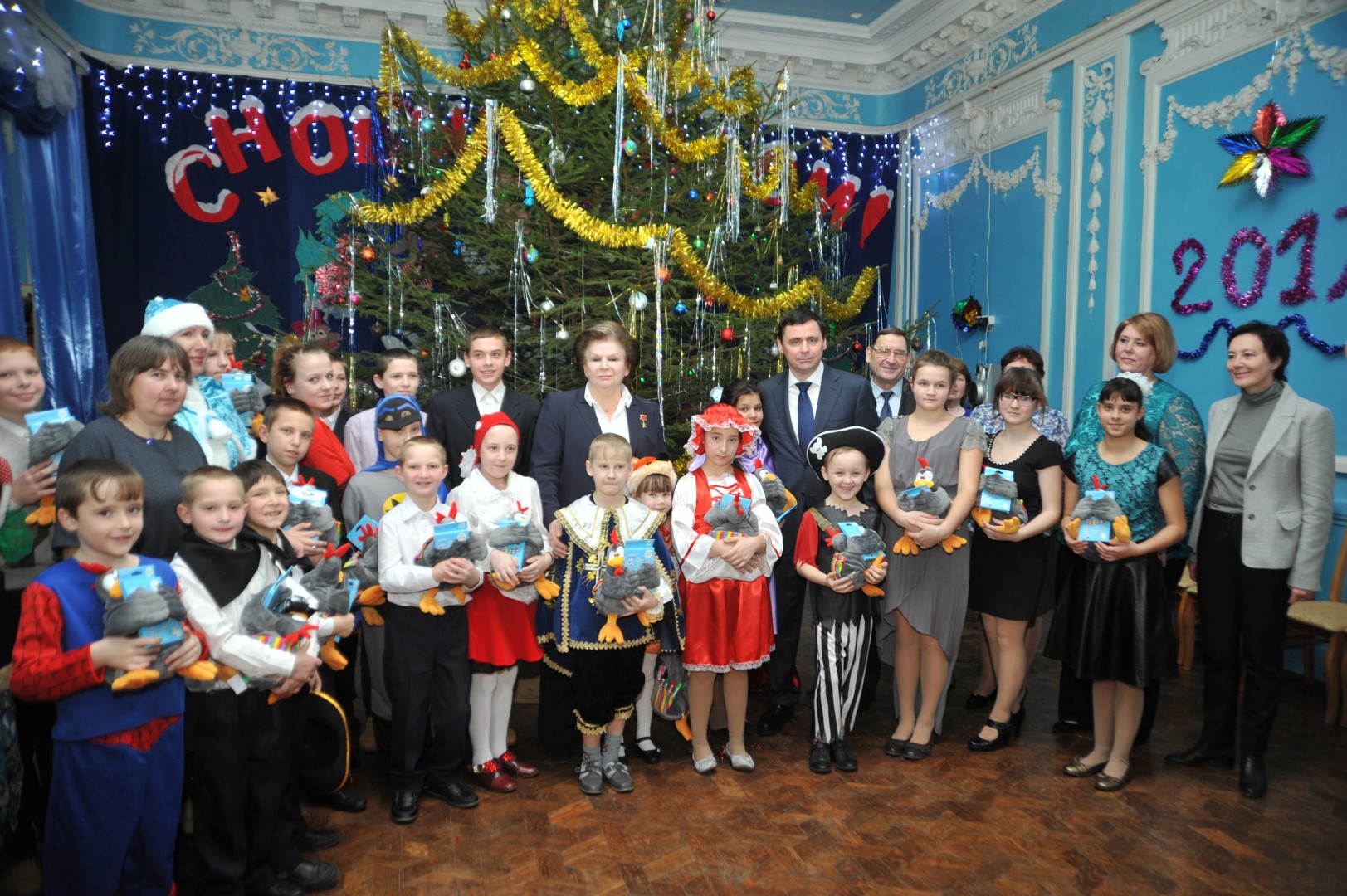 Дмитрий Миронов подарил детям из великосельского детского дома билеты на Кремлевскую елку