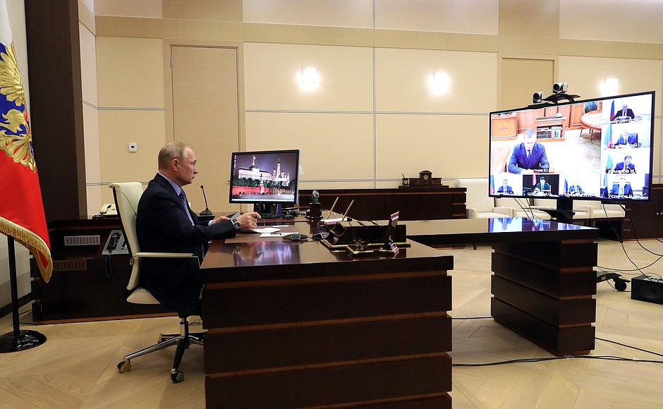 30 марта 2020 года. Владимир Путин проводит совещание с полпредами в федеральных округах. Фото: Kremlin.ru