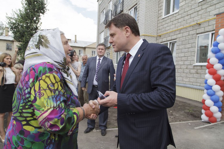 54 семьи из города Донского Тульской области получили ключи от новых квартир