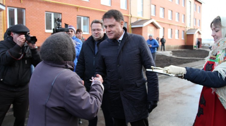 Губернатор Тульской области Владимир Груздев вручил ключи от новых квартир  жителям Кимовска