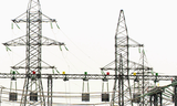 "Россети ФСК ЕЭС" ввели в эксплуатацию дополнительные 1300 МВт мощности в Белгородскую энергосистему за счет расширения одного из крупнейших центров энергопитания региона - подстанции 500 кВ "Старый Оскол". Это позволило задействовать вторую цепь воздушной линии, построенной в 2019 году для транзита энергии Нововоронежской АЭС-2 в Белгородскую энергосистему. ВИДЕО: ТРК "Мир Белогорья"